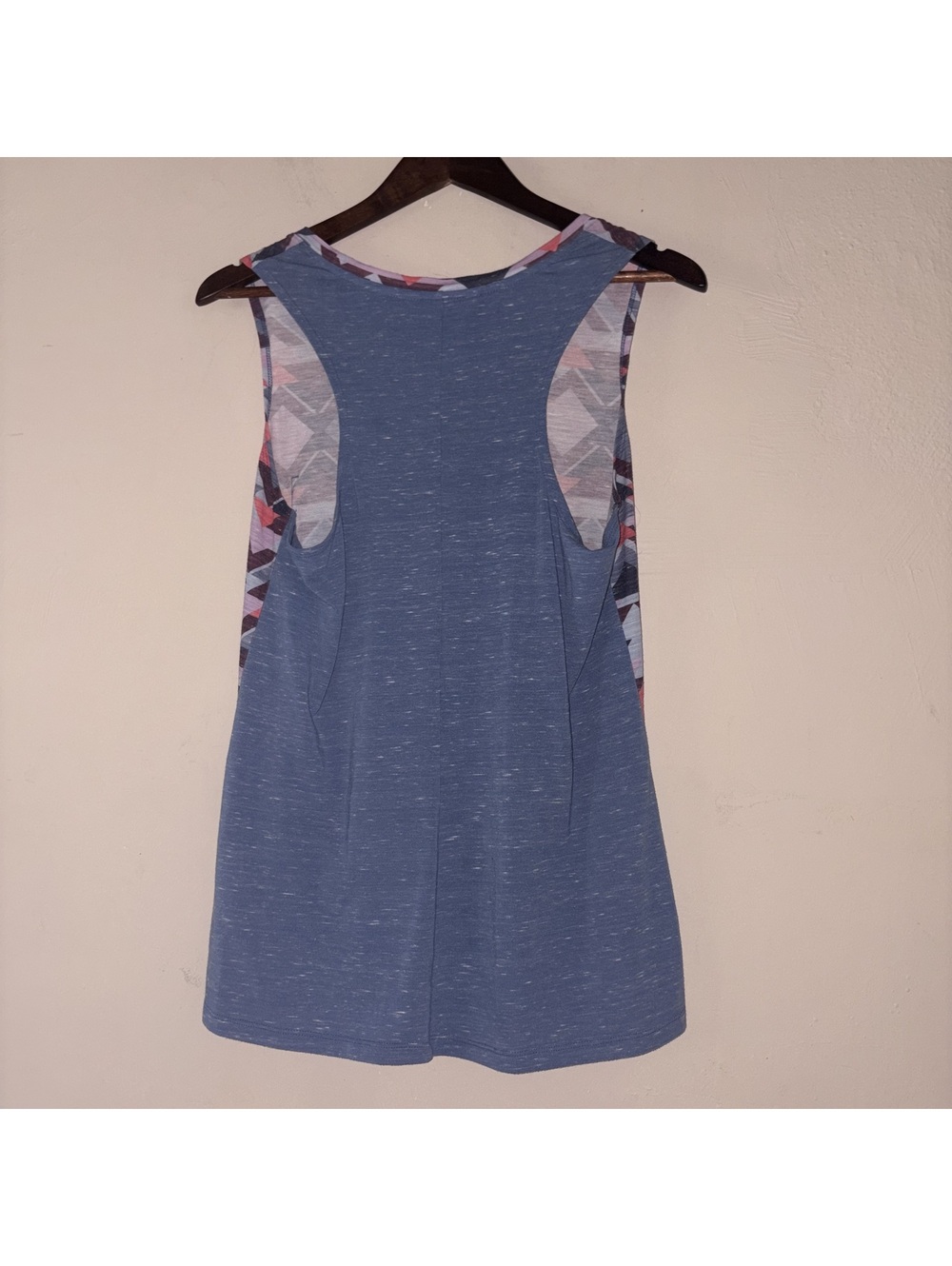 The North Face Women's Tank Top - Geometric Print - Pocket Detail  Size Medium - Picture 2 of 3